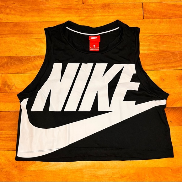 Nike Tops - NIKE Sleeveless Cropped Exercise Top - Size Small